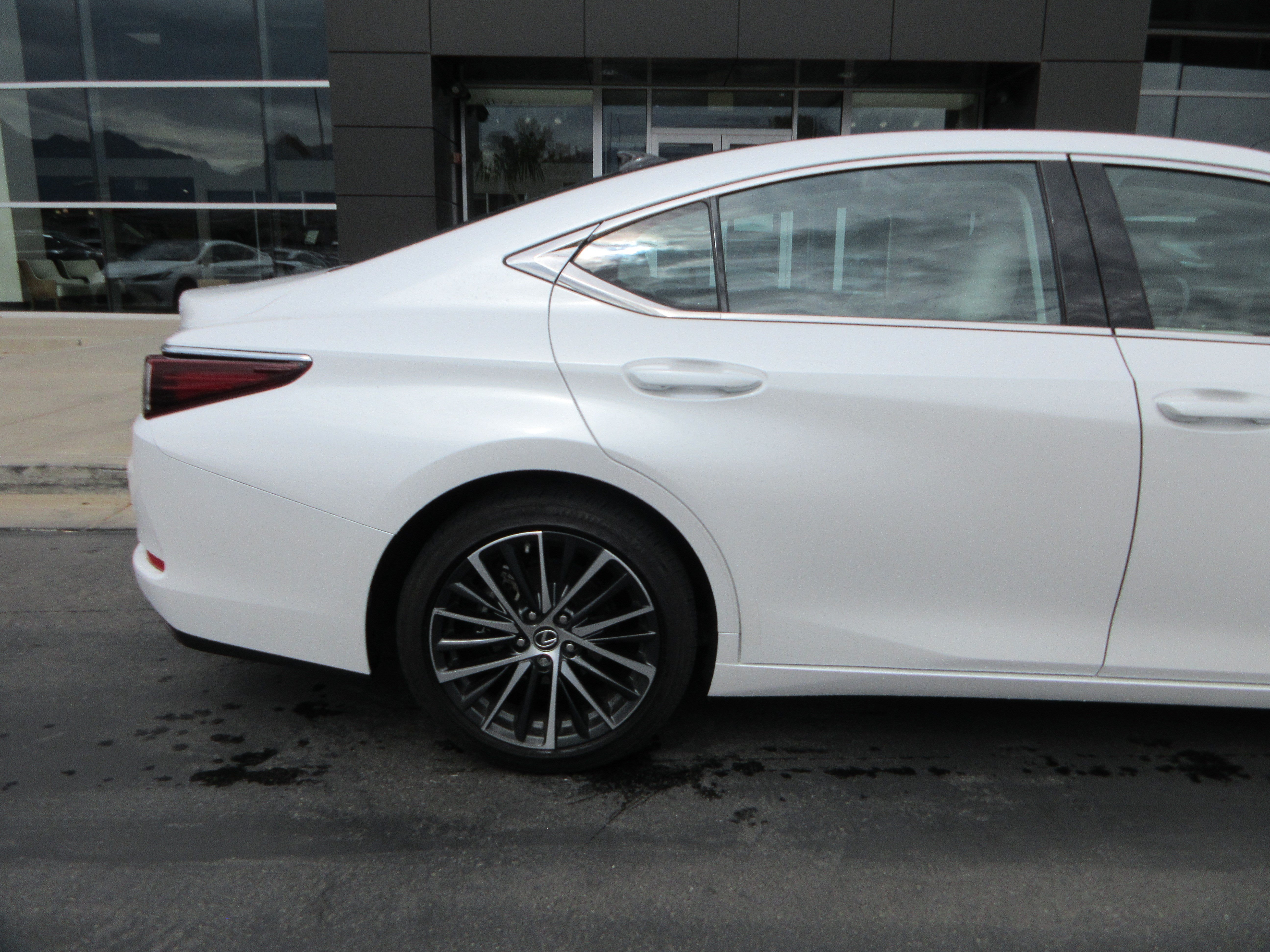 Used 2024 Eminent White Pearl Lexus 350 image 10