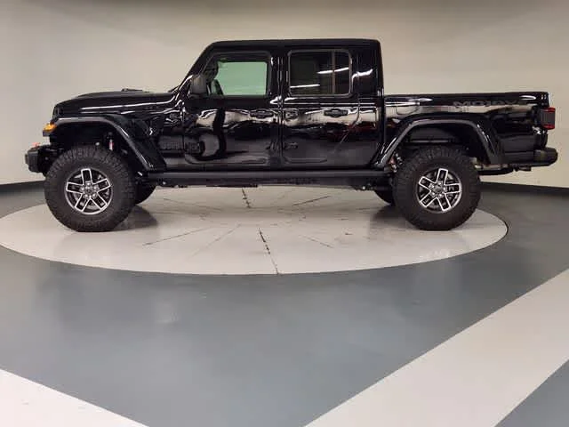 Used 2024 Black Clearcoat Jeep Mojave X image 5