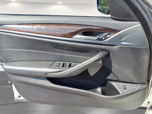 Used 2017 White BMW xDrive image 13