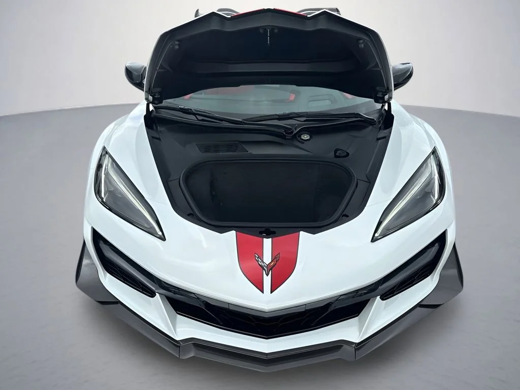 Used 2024 Arctic White Chevrolet 3LZ image 35