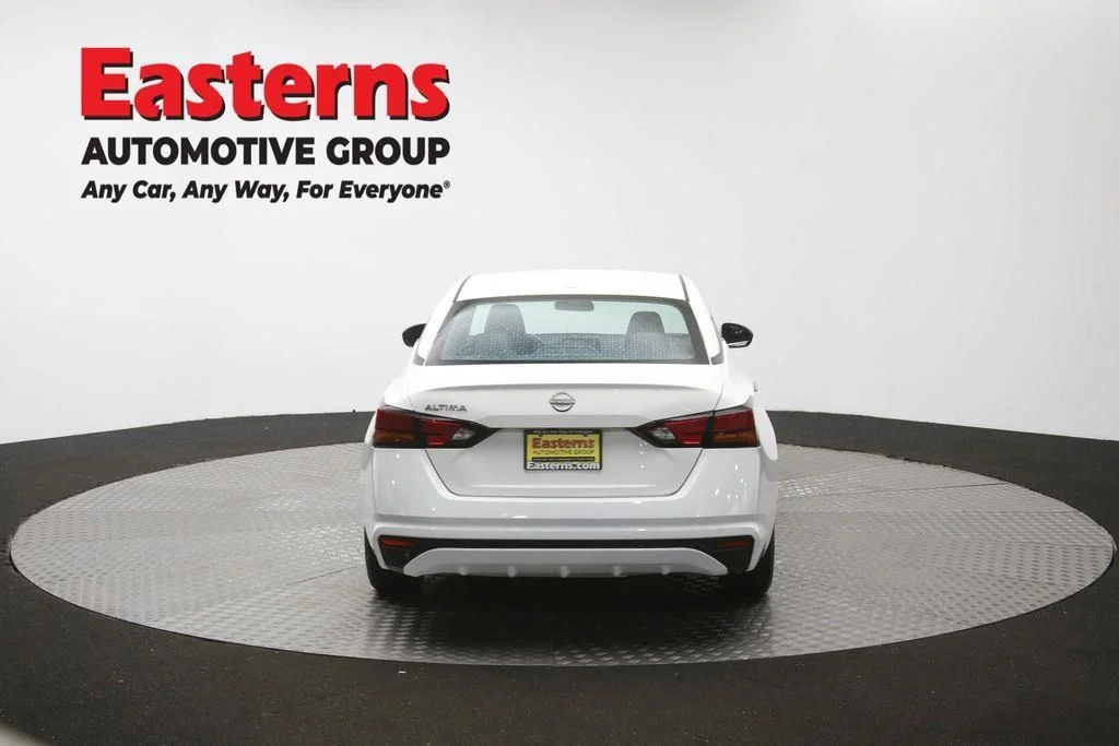 Used 2025 White Nissan 2.5 SV image 41