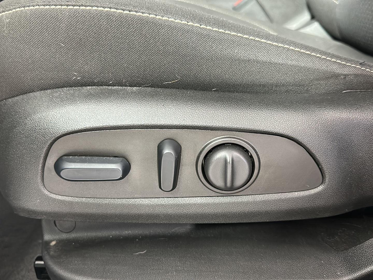Used 2023 Sterling Metallic GMC SLE image 8
