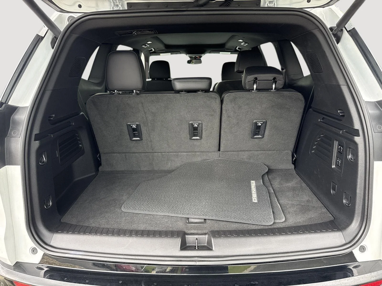 Used 2024 Summit White GMC Denali image 8
