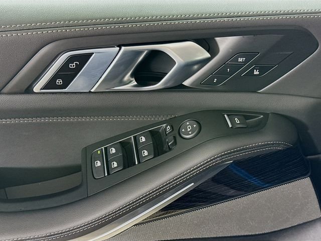 New 2026 Black Sapphire Metallic BMW xDrive40i image 18