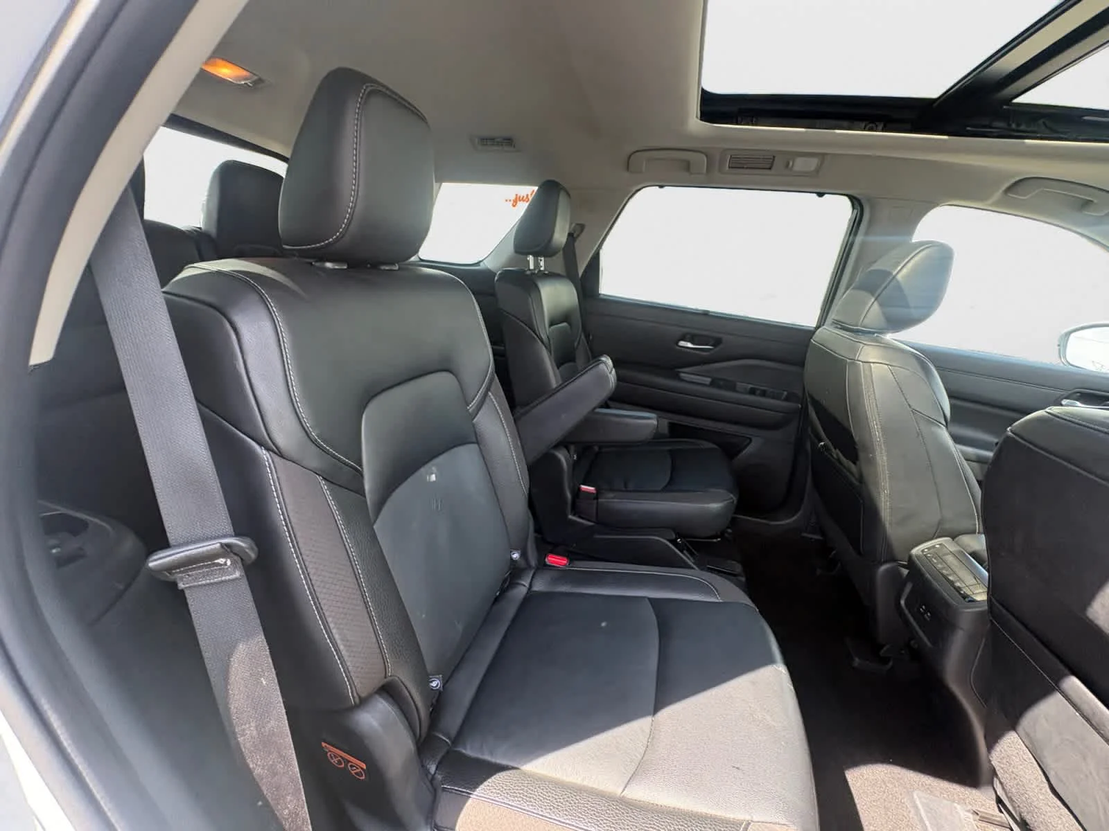Used 2023 Pearl White Tricoat Nissan SL image 23
