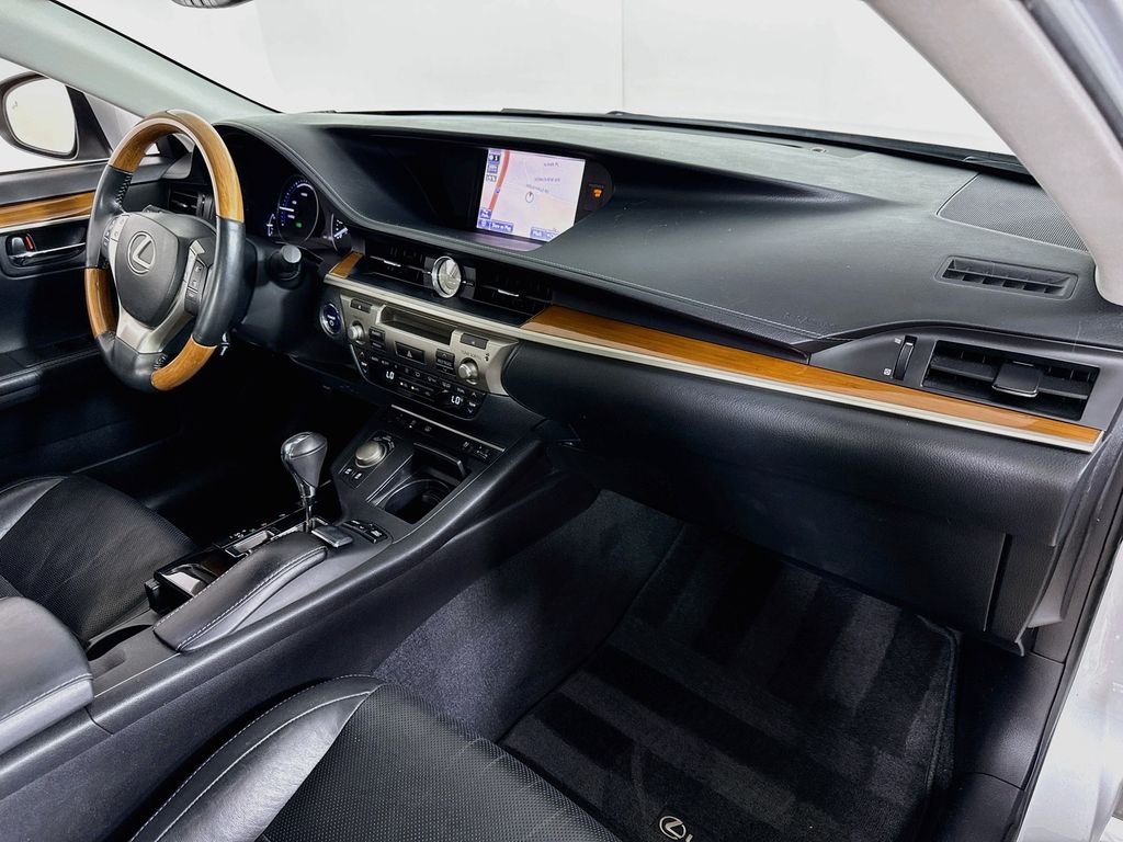 Used 2013 Silver Lining Metallic Lexus Hybrid image 30