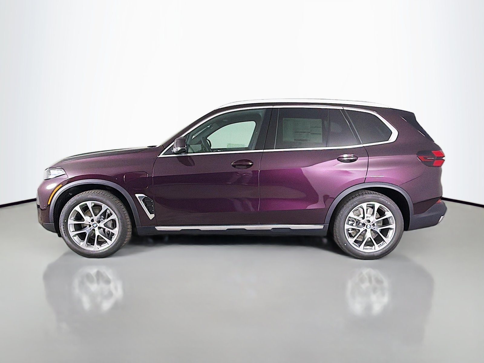 New 2026 Mora Metallic BMW xDrive50e image 4