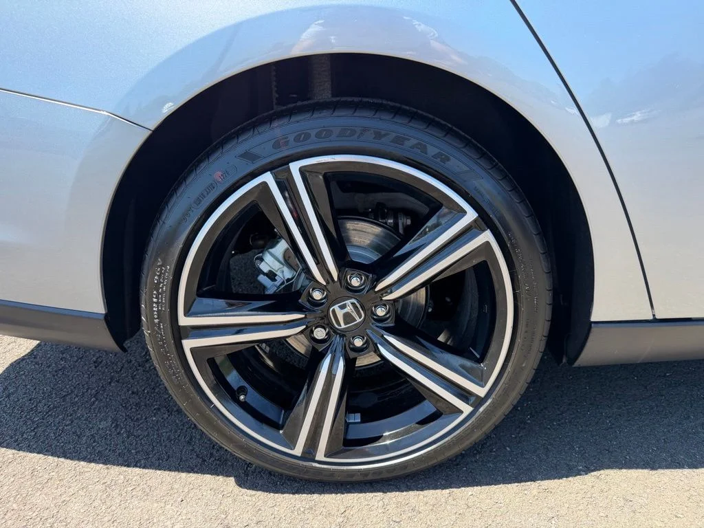 New 2026 Solar Silver Metallic Honda SE image 9