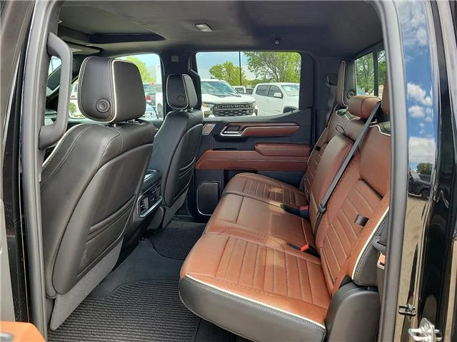 Used 2026 Onyx Black GMC Denali Ultimate 4x4 Crew Cab 5.75 ft. box 147.4 in image 9