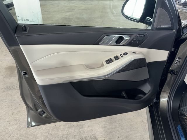 New 2027 Manhattan Green Metallic BMW xDrive40i image 13
