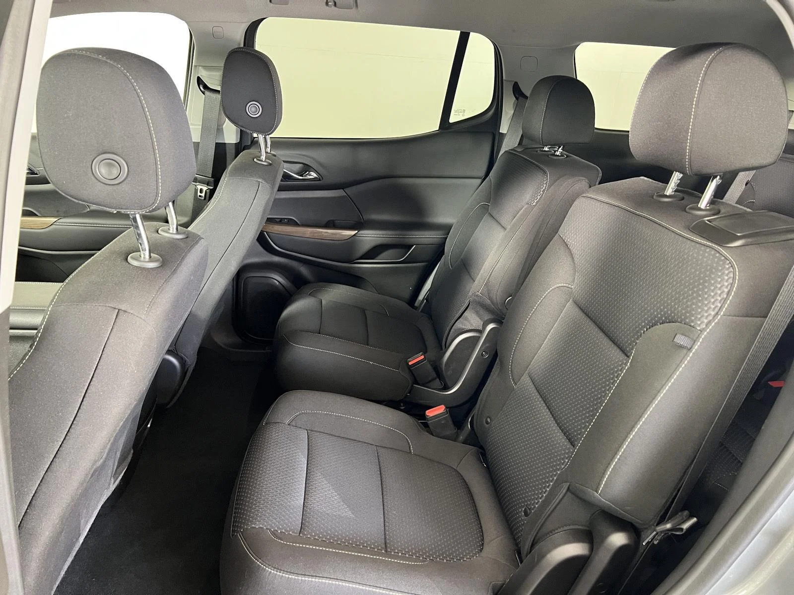 Used 2023 Sterling Metallic GMC SLE image 18