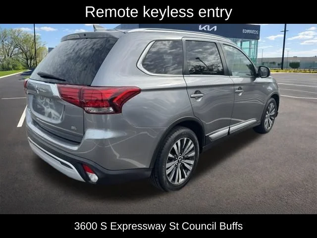 Used 2020 Silver Mitsubishi SEL image 3