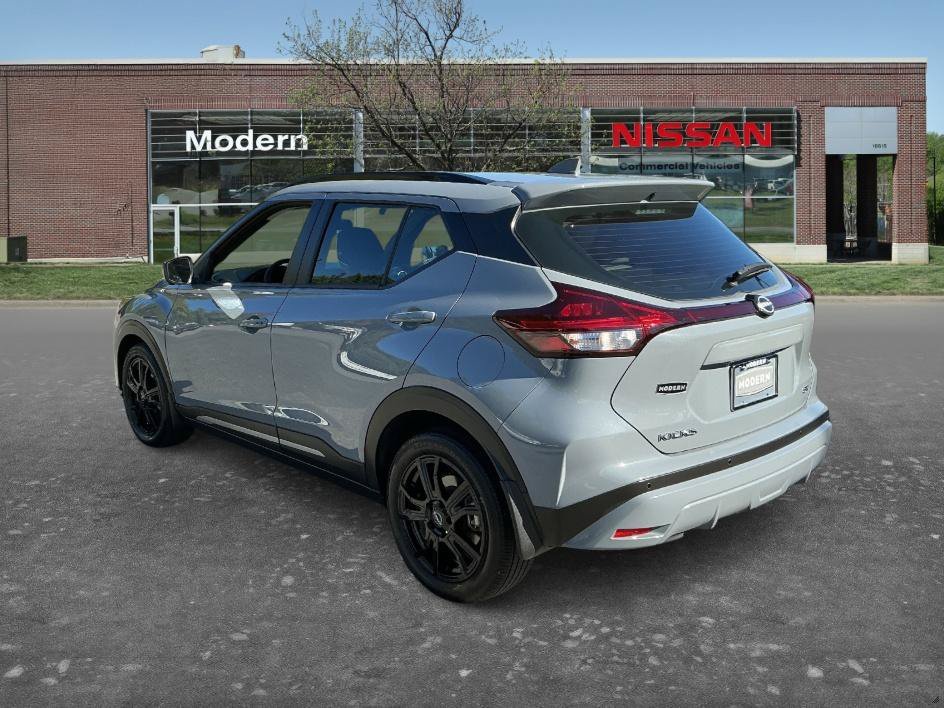 Used 2024 Boulder Gray Pearl Nissan SR image 2
