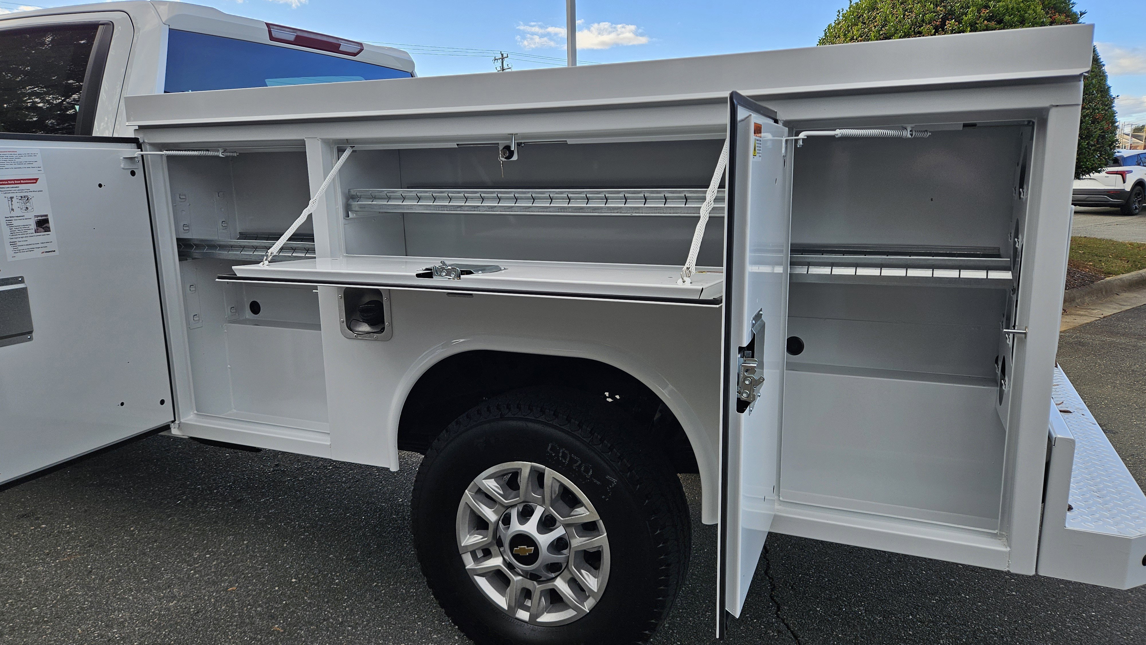 New 2026 Summit White Chevrolet WT image 22