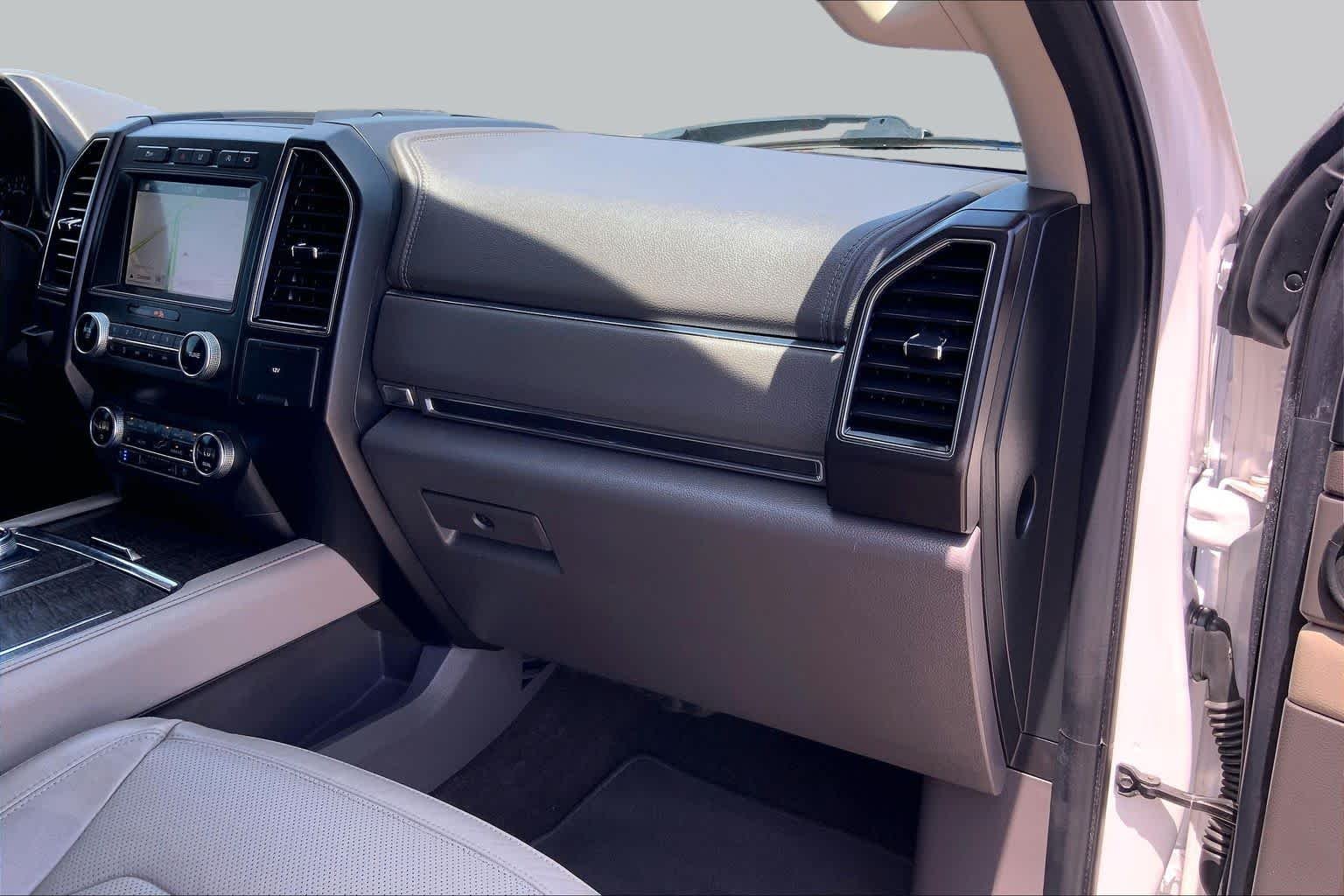 Used 2019 White Platinum Metallic Tri-Coat Ford Limited image 18