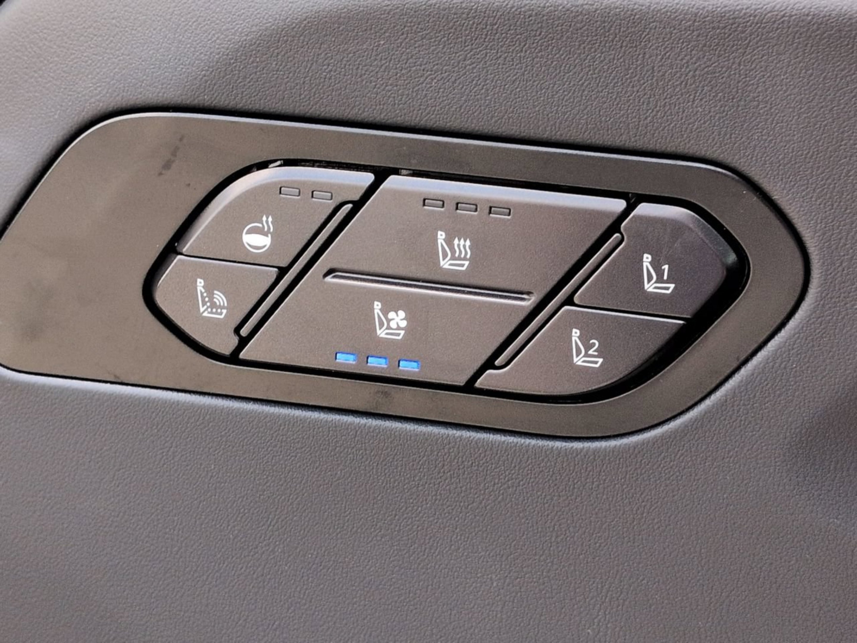 New 2027 Glacial White Pearl Kia X-Line SX-Prestige image 30