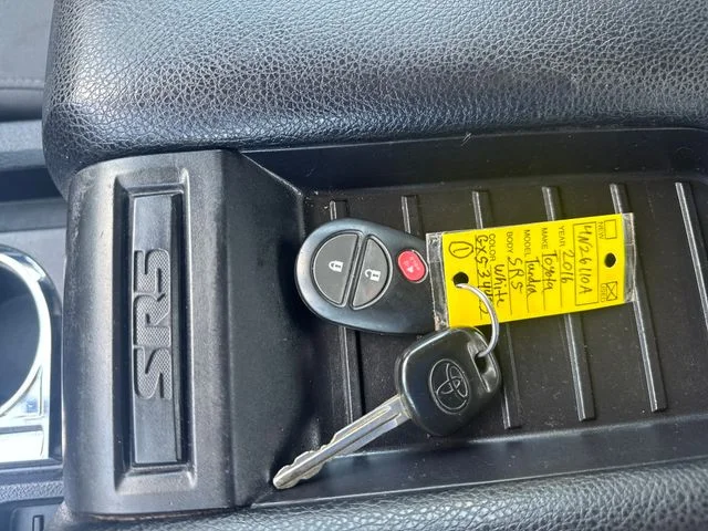 Used 2016  Toyota SR5 image 26
