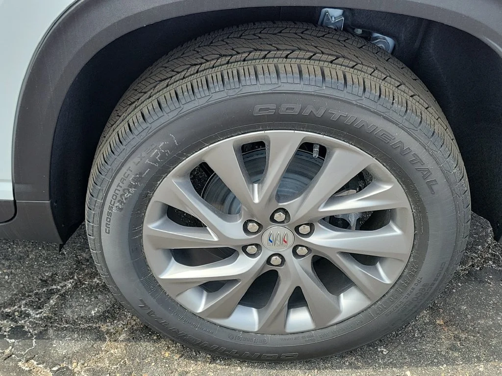 New 2026 Summit White Buick Preferred image 27