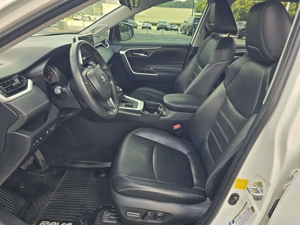 Used 2020 Super White Toyota XLE Premium image 12
