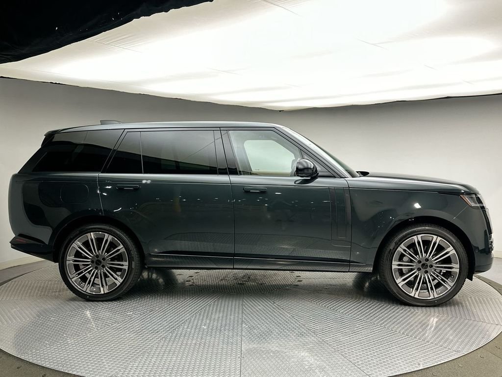 New 2026 Belgravia Green Land Rover SE image 4