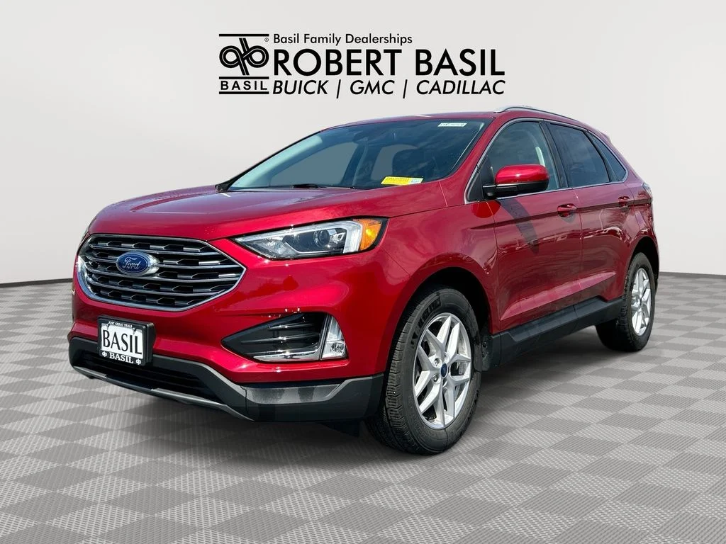 Used 2022 Red Ford SEL image 1