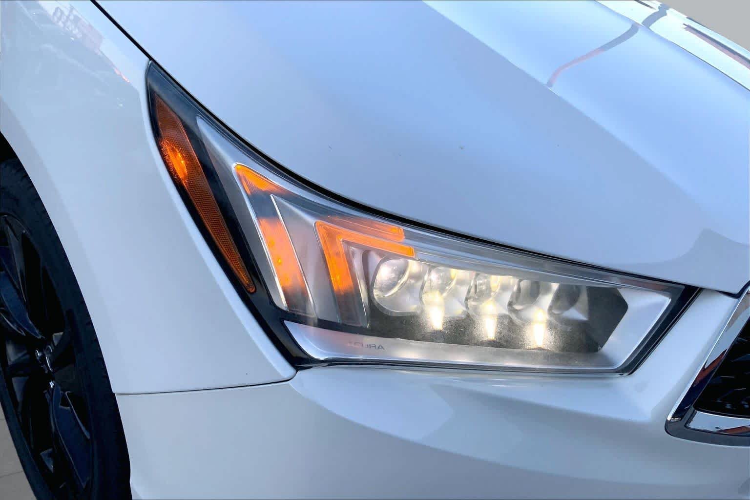 Used 2020 Platinum White Pearl Acura with Advance Package image 27