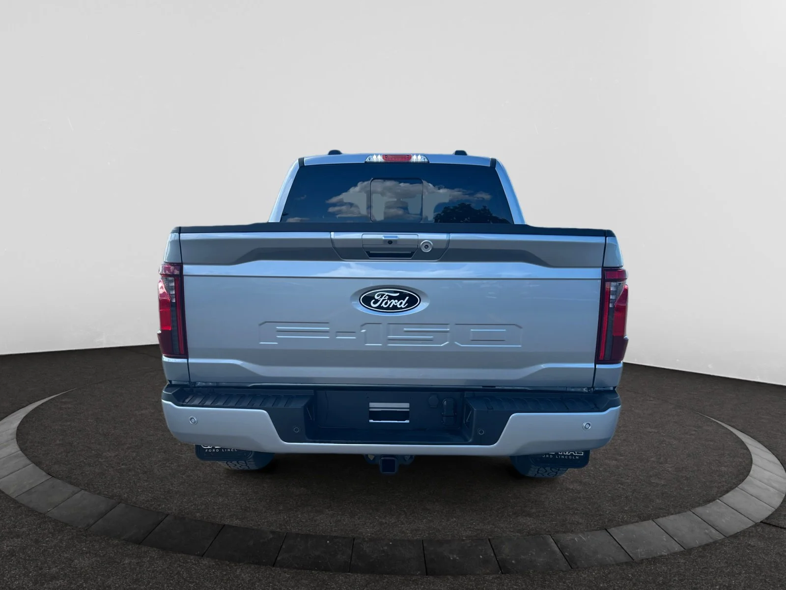 New 2026 Iconic Silver Metallic Ford XLT image 4