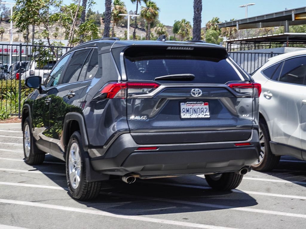 Used 2019 Gray Toyota XLE image 4