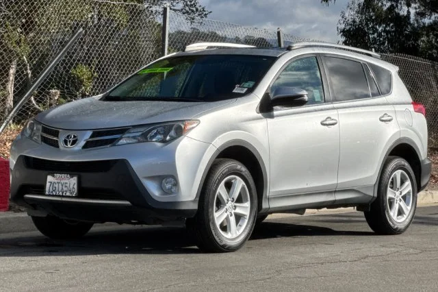 Used 2014 Silver Toyota XLE image 8