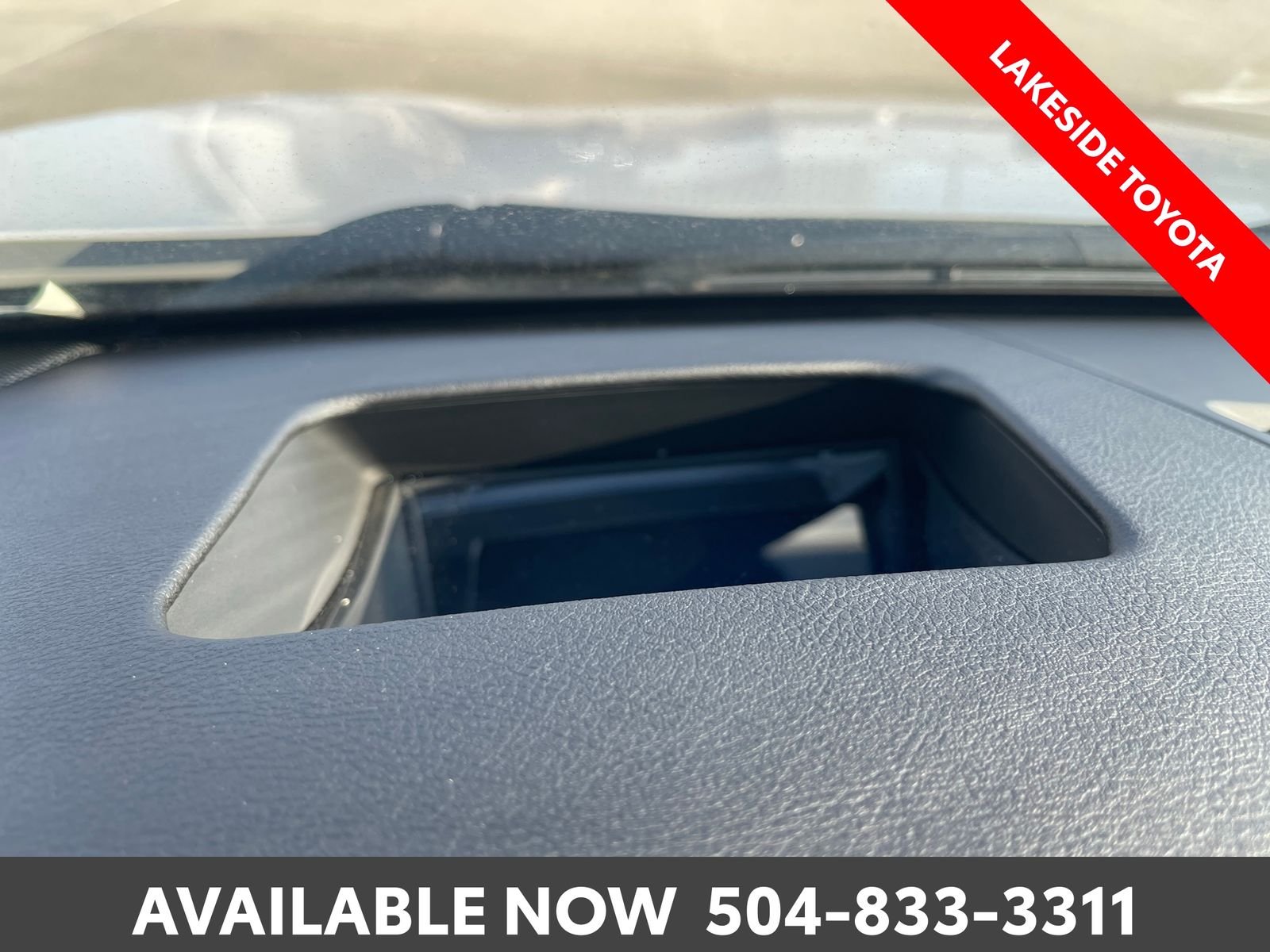 Used 2025 White Cadillac Sport image 38