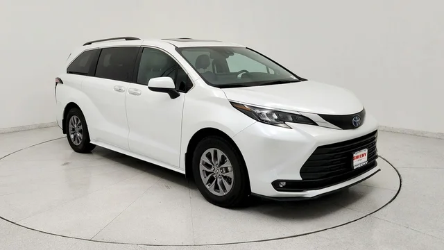 2025 Toyota Sienna XLE