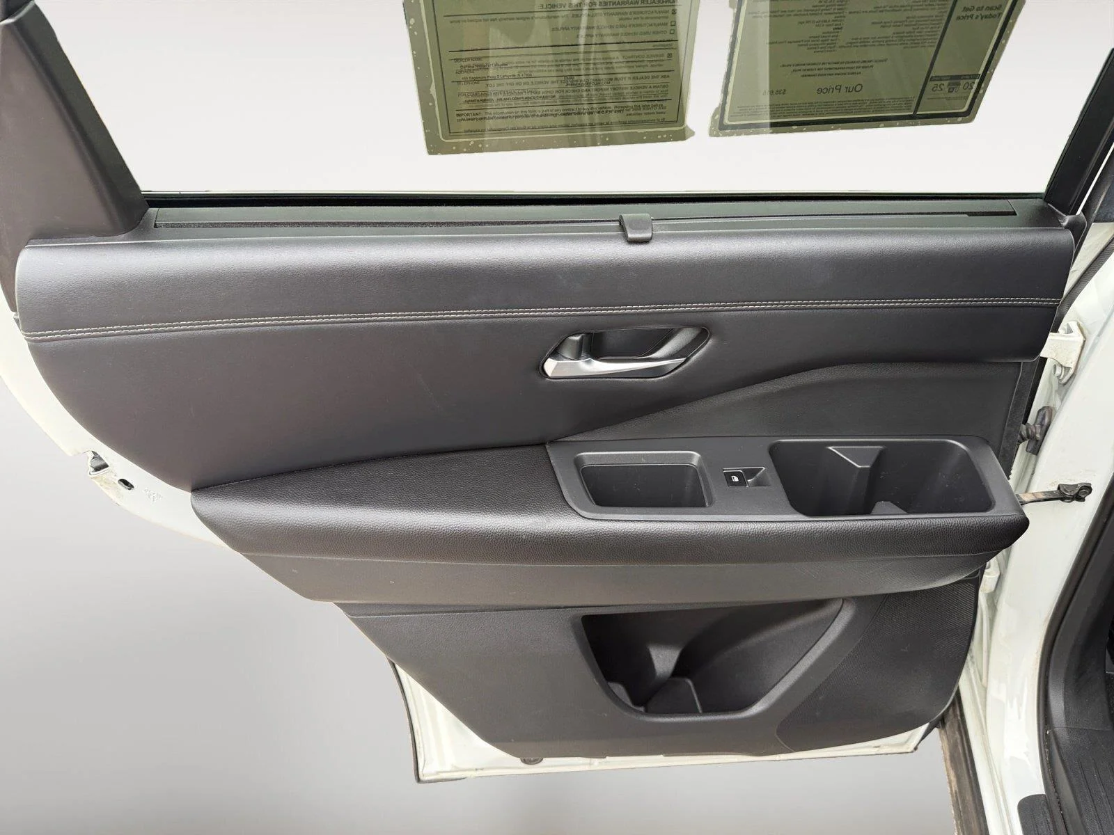 Used 2023  Nissan Platinum image 20
