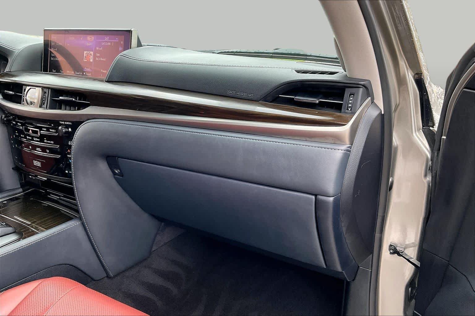 Used 2019 Atomic Silver Lexus  image 16