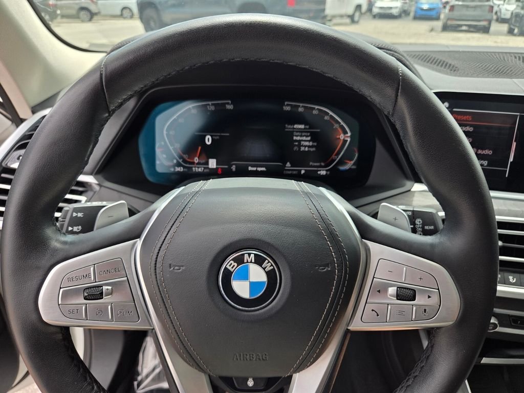 Used 2021 White BMW xDrive40i image 32