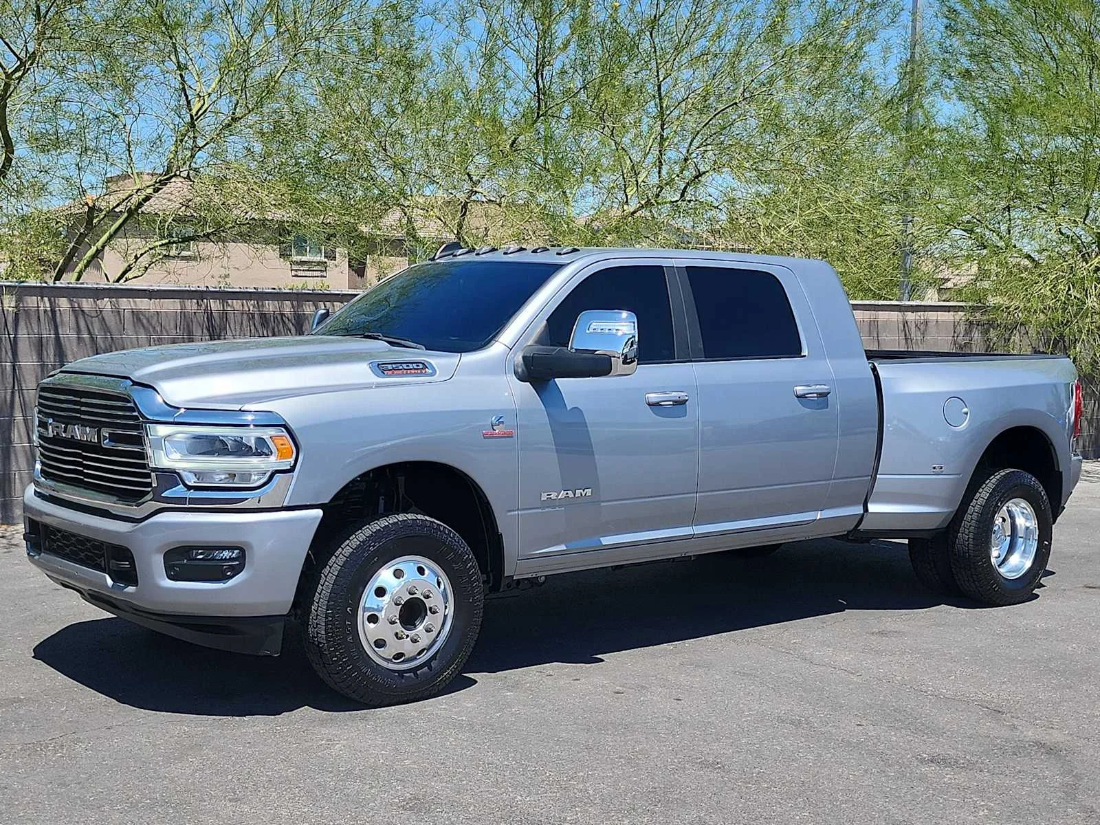 Used 2024 Billet Silver Metallic Clearcoat Ram Laramie image 4