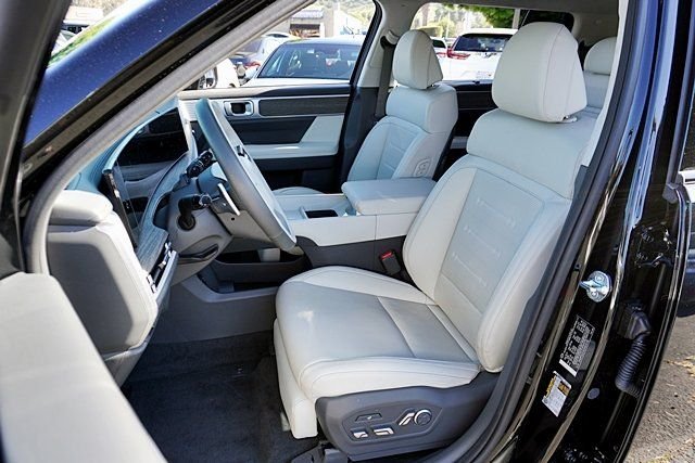 Used 2025 Black Hyundai Calligraphy image 16