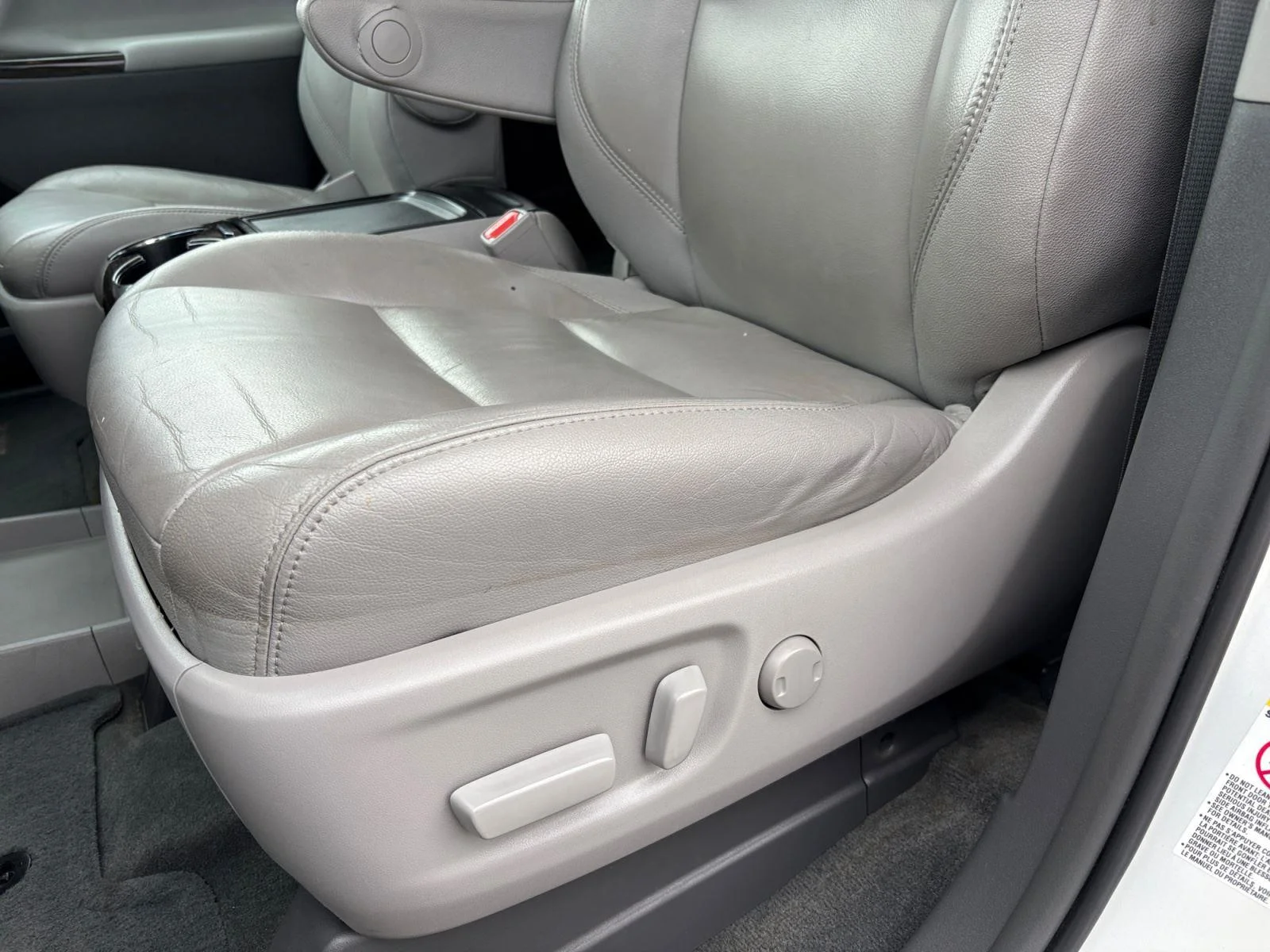 Used 2016 Blizzard Pearl Toyota XLE Premium 8-Passenger image 35