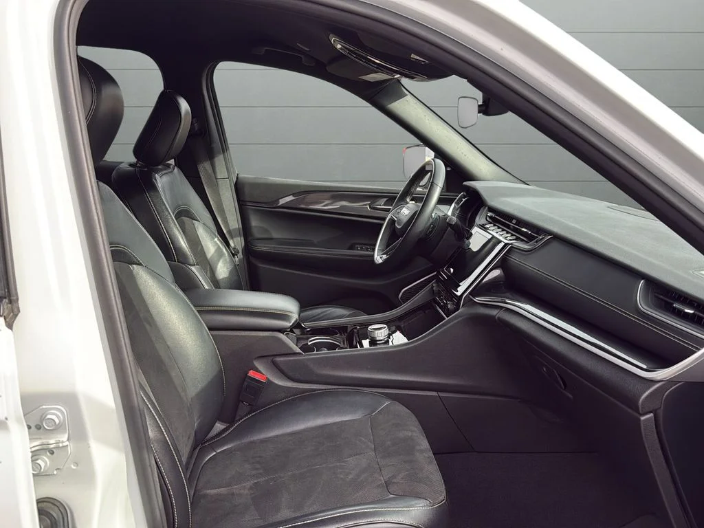 Used 2021 White Jeep Altitude image 15