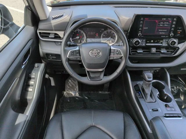 Used 2022  Toyota XLE image 16