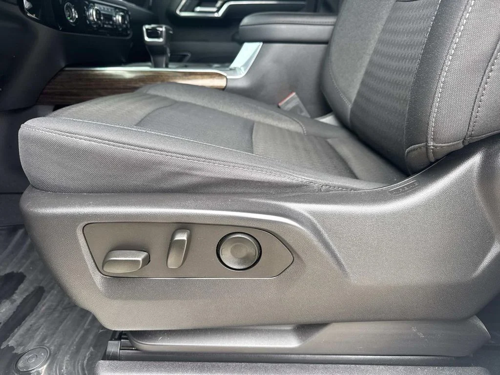 Used 2024 White GMC Elevation image 16