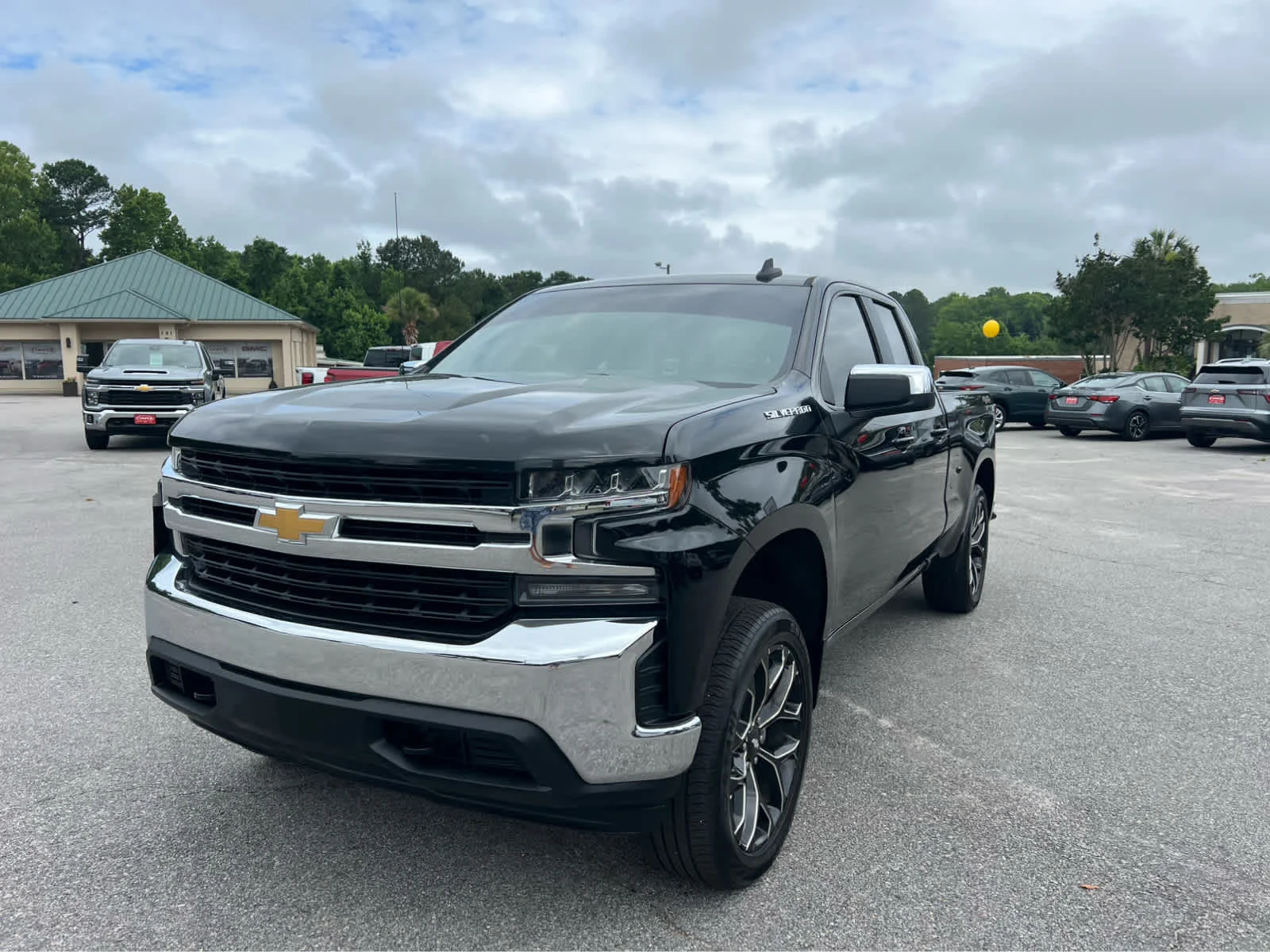 Used 2020 BLACK Chevrolet LT image 1