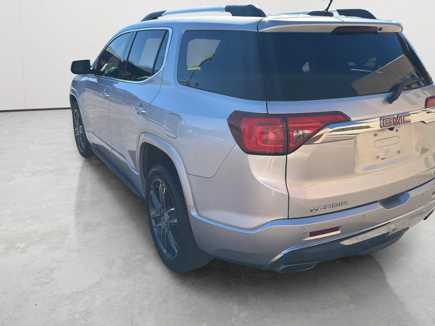 Used 2017  GMC Denali image 4