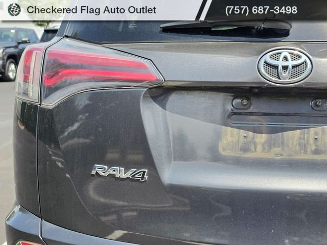 Used 2018 Magnetic Gray Metallic Toyota XLE image 7