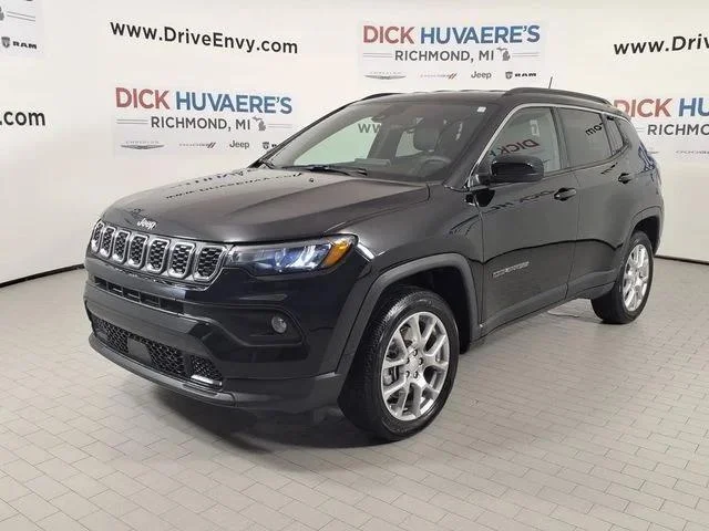 2024 Jeep Compass Latitude Lux 4X4's photo