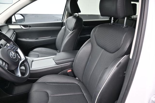 Used 2025 White Hyundai SEL image 19