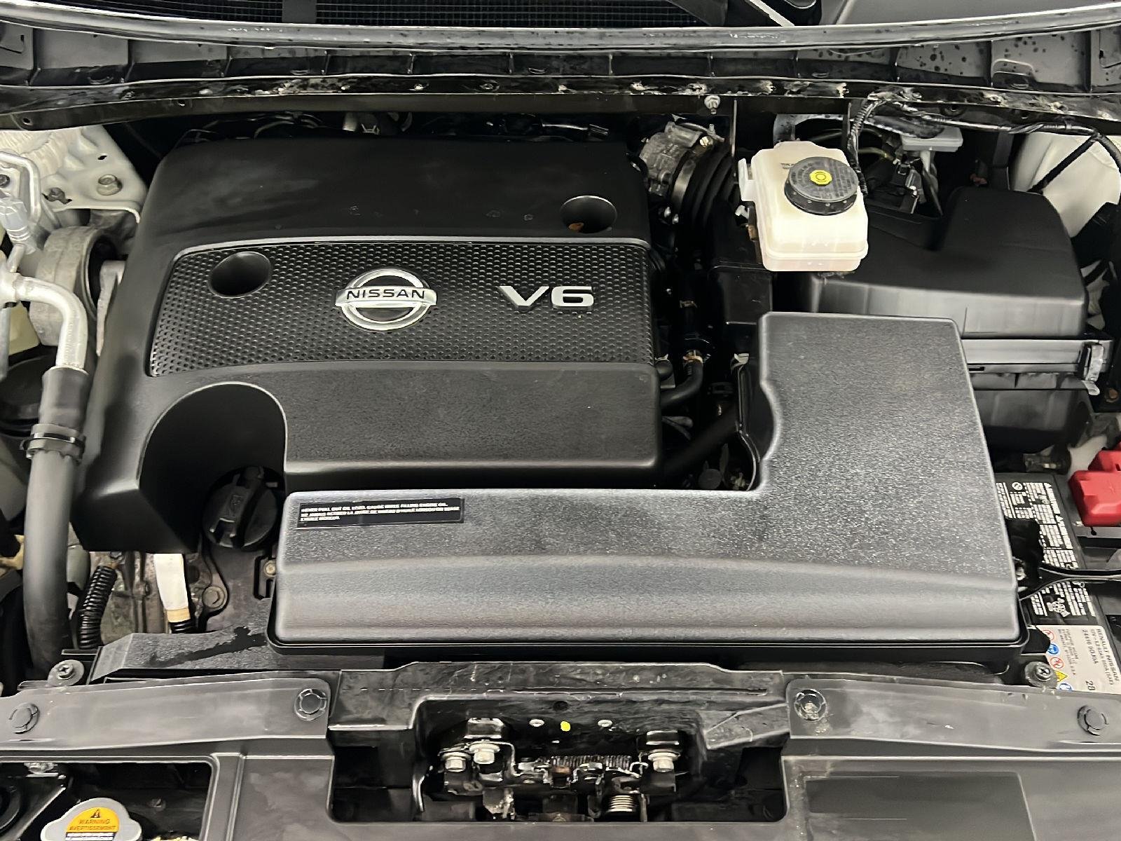 Used 2021 Pearl White Tricoat Nissan SL image 25