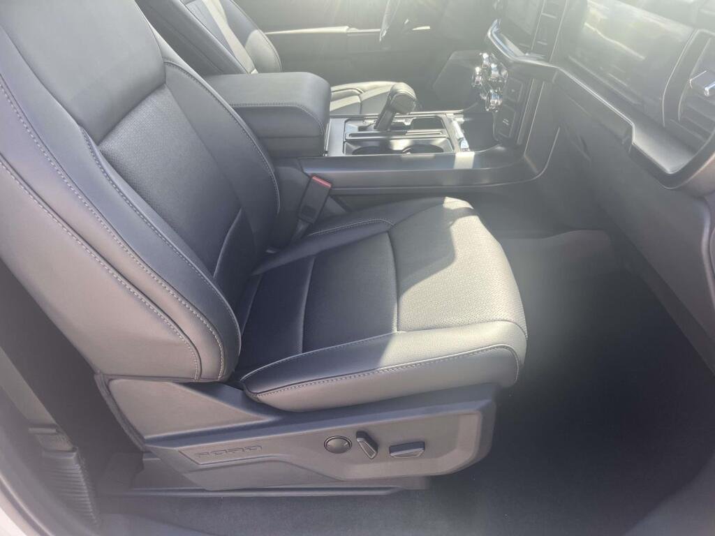 New 2026 Star White Metallic Tri-Coat Ford LARIAT image 21