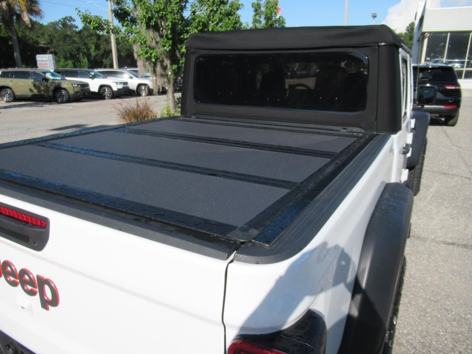 Used 2022 White Jeep Mojave image 9
