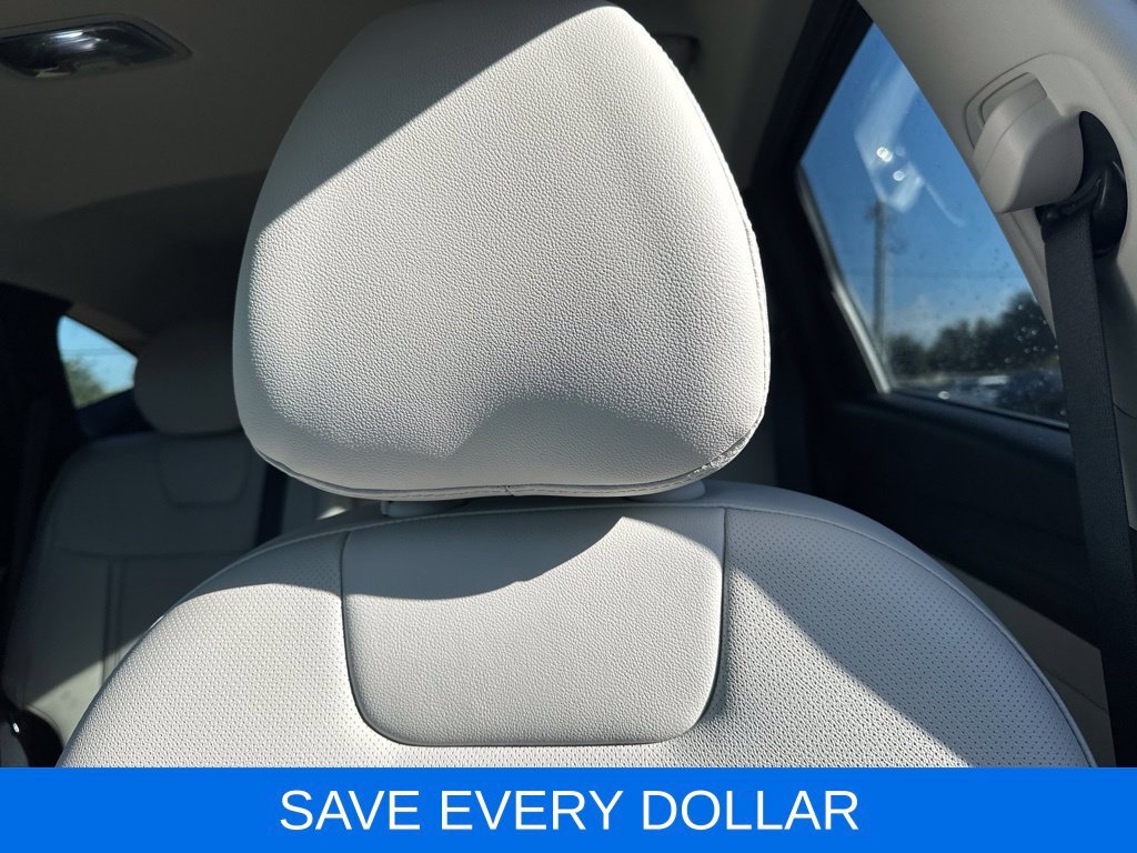 Used 2025 Black Hyundai SEL Convenience image 9