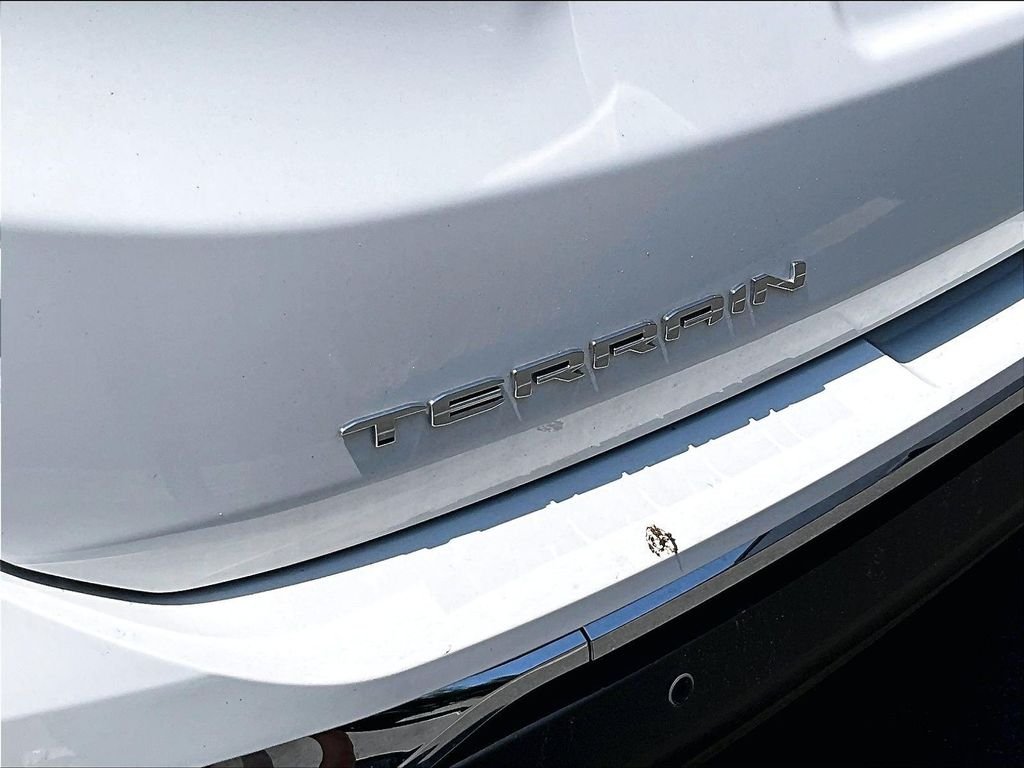 Used 2023 White GMC SLT image 26